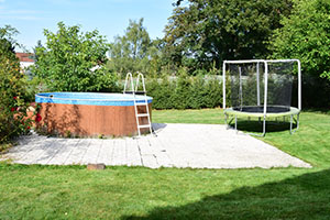 Penzion Žuhansta - Venkovní bazén s trampolínou