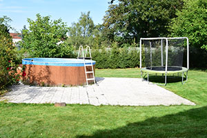 Penzion Žuhansta - Venkovní bazén s trampolínou